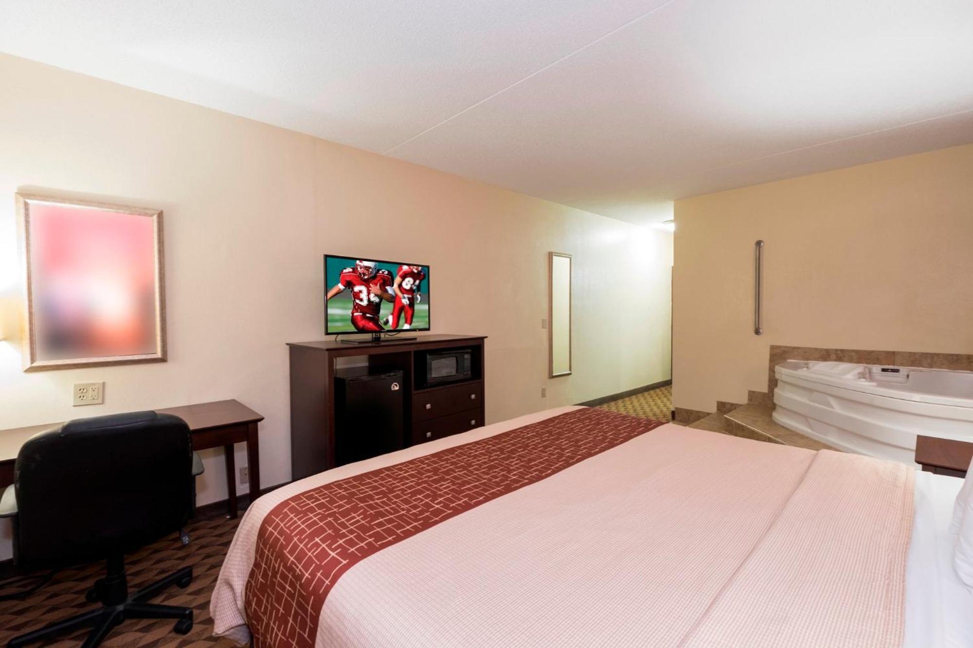 Red Roof Inn & Suites Cincinnati North-Мейсон Екстер'єр фото