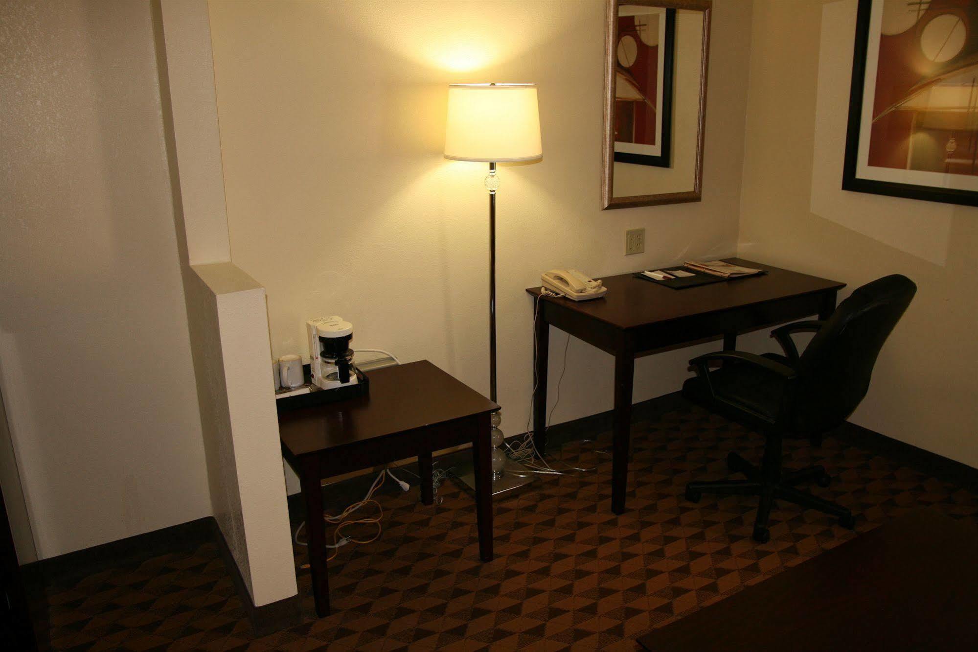 Red Roof Inn & Suites Cincinnati North-Мейсон Екстер'єр фото